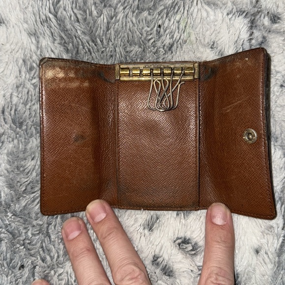 Men’s Or Women’s Preloved Louis Vuitton Key Holder! Missing 2 key holders. 6/10 - Picture 4 of 10